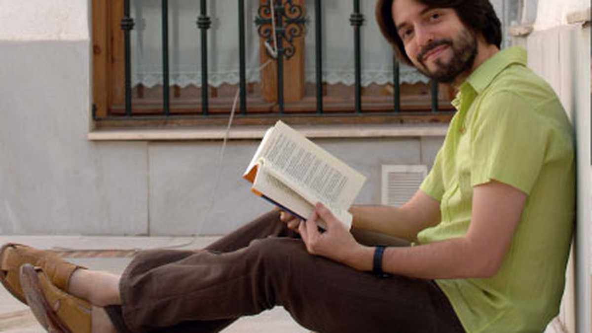 Con ‘El viajero del siglo’, Andrés Neuman ganó el Premio Alfaguara de Novela 2009
