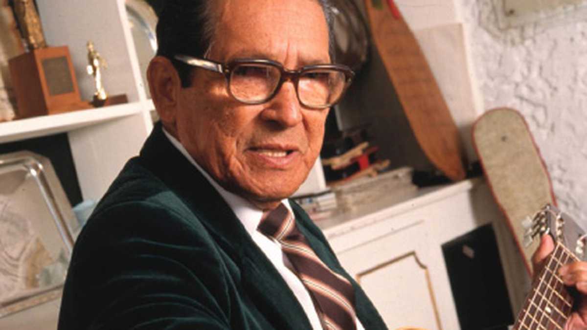 Luis Eduardo Bermúdez, más conocido como ‘Lucho Bermúdez’, nació el 25 de enero de 1912 en Carmen de Bolívar y murió el 23 de abril de 1994 en Bogotá. 