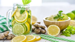 El jengibre es un termogénico que acelera el metabolismo. Por su parte, el limón es uno de los mayores antioxidantes para purificar el organismo. Foto: Getty Images.