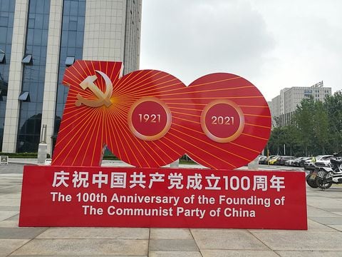 Publicidad del centenario de la fundación del Partido Comunista de China en Tianxin (Hunan, China). Wikimedia Commons / Huangdan2060, CC BY-SA