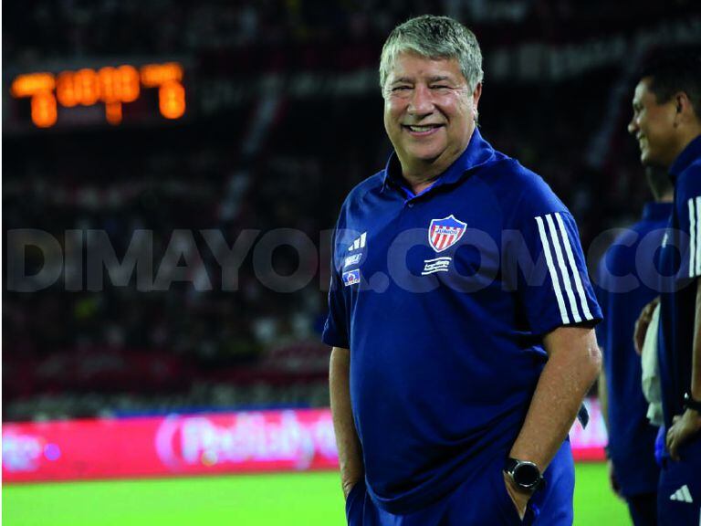 El 'Bolillo' Gómez sonríe en su debut como entrenador del Junior de Barranquilla