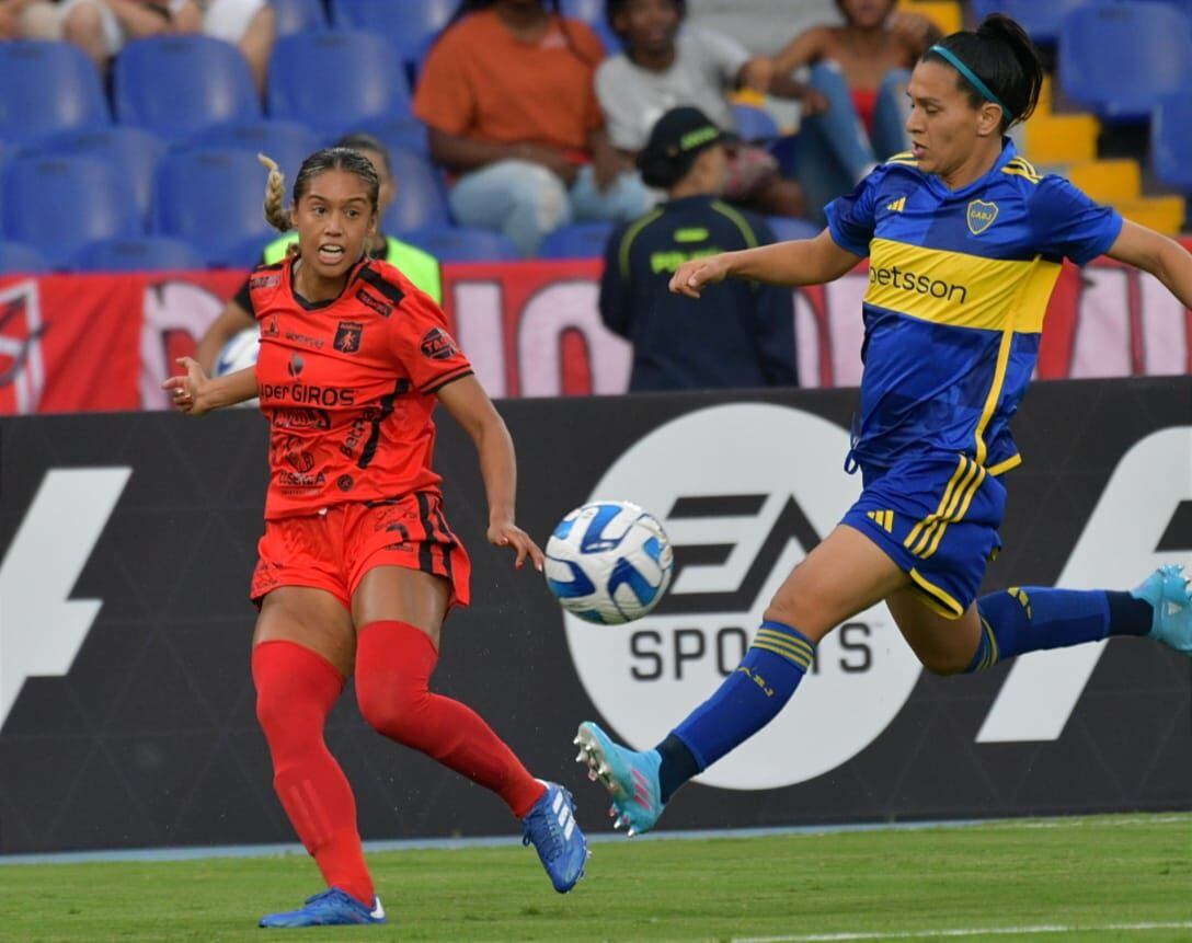 Imagen del partido de la primera fecha de la Copa Libertadores femenina en Cali.