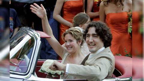 Archivo de los recién casados ​​Justin Trudeau , hijo del difunto primer ministro, Pierre Elliot Trudeau, y Sophie Gregoire en Montreal, el 28 de mayo de 2005.