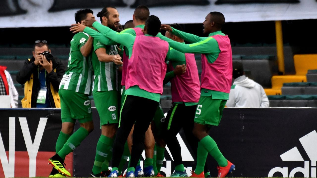 BOGOTA, COLOMBIA - MARCH 09: Players of Atletico Nacional celebrate the first goal of their team scored by Vladimir Hernández (not in frame) during a match between Millonarios and Atlético Nacional as part of Liga Aguila 2019 at Estadio Nemesio Camacho on March 09, 2019 in Bogota, Colombia. (Photo by Luis Ramirez/Vizzor Image/Getty Images)