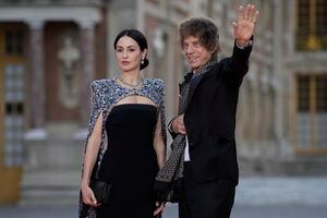 Mick Jagger and Melanie Hamrick arrive for a state dinner held in honor of King Charles III and Queen Camilla, at the Chateau de Versailles, west of Paris, Wednesday, Sept. 20, 2023. King Charles III of the United Kingdom starts a three-day state visit to France on Wednesday meant to highlight the friendship between the two nations with great pomp, after the trip was postponed in March amid widespread demonstrations against President Emmanuel Macron's pension changes. (AP Photo/Christophe Ena)