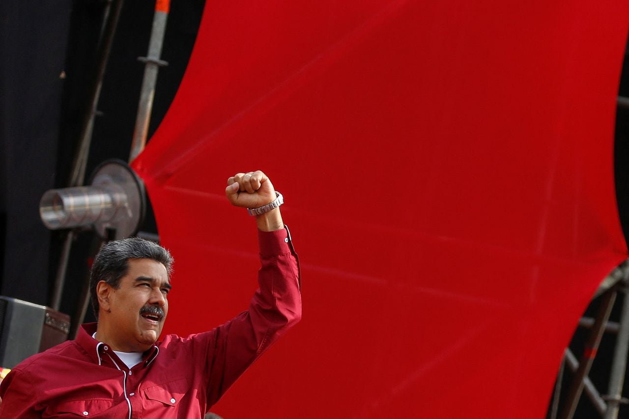 El presidente de Venezuela, Nicolás Maduro, encabeza la celebración del 21 aniversario del regreso al poder del difunto presidente Hugo Chávez después de un fallido intento de golpe de Estado en 2002, en Caracas, Venezuela