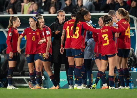Para Guardiola la '6' de España es la Andrés Iniesta del fútbol femenino