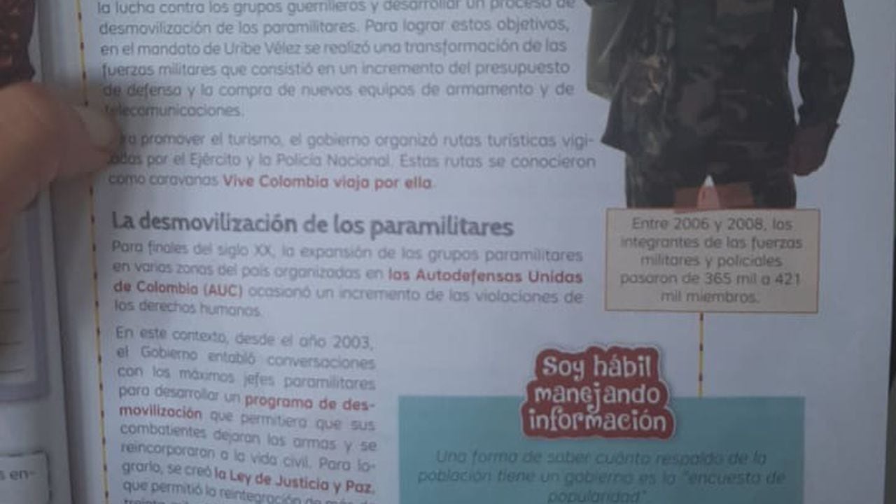 Denuncian que niños de quinto de primaria en un colegio de Bucaramanga tienen tareas sobre paramilitares, las chuzadas y los falsos positivos, así como del gobierno de Álvaro Uribe Vélez