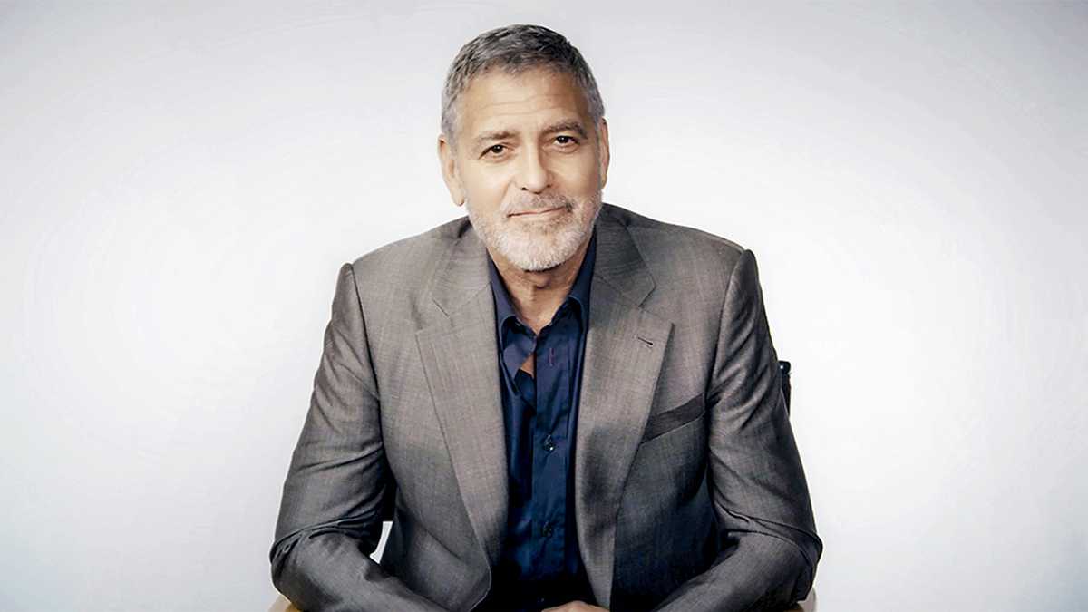 George Clooney considera que esto no es solo cuestión de fama sino también de personalidad y él encuentra aburrido tener contacto permanente con su público. 