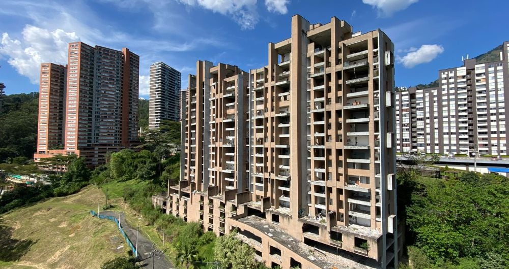 Edificio Continental Towers de Medellín, en riesgo de colapso desde 2013.