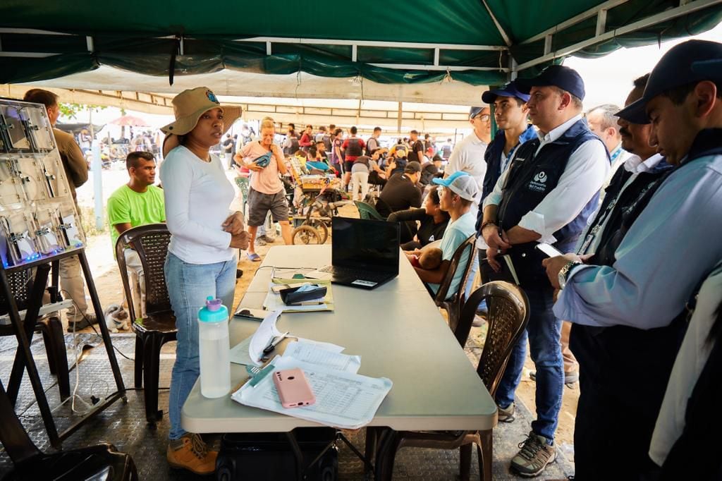 Defensoría visitó Necoclí, uno de los municipios que más alberfa migrantes en su paso por el Darién.