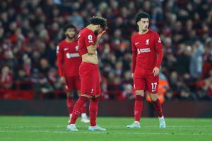 Mohamed Salah lamentando la derrota del Liverpool.