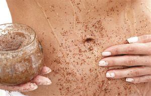 Exfoliar consiste en eliminar las células muertas de la piel.