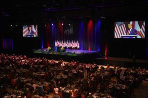El expresidente de los Estados Unidos, Donald Trump, habla durante la reunión de verano de 2023 del Partido Republicano de Alabama en el Renaissance Montgomery Hotel el 4 de agosto de 2023 en Montgomery, Alabama.