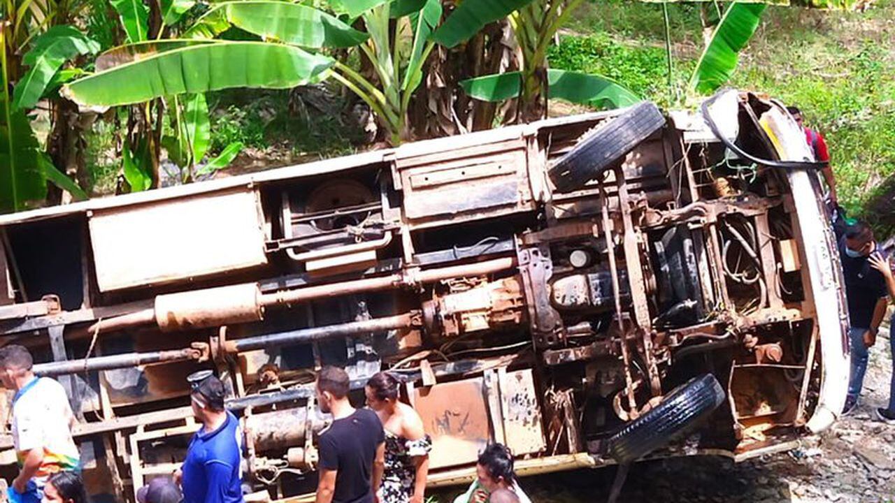 Grave accidente en Antioquia deja un muerto y varios heridos en Tarazá