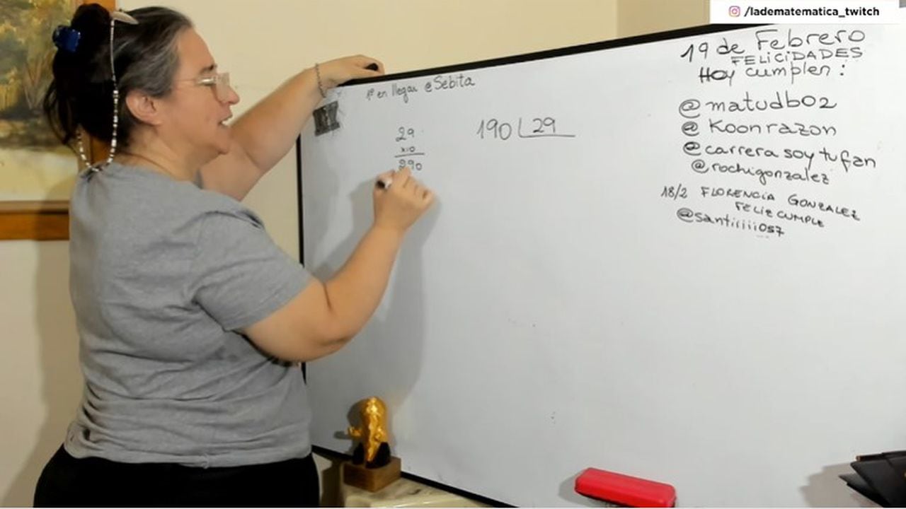 Alejandra González es profesora de matemáticas por Twich