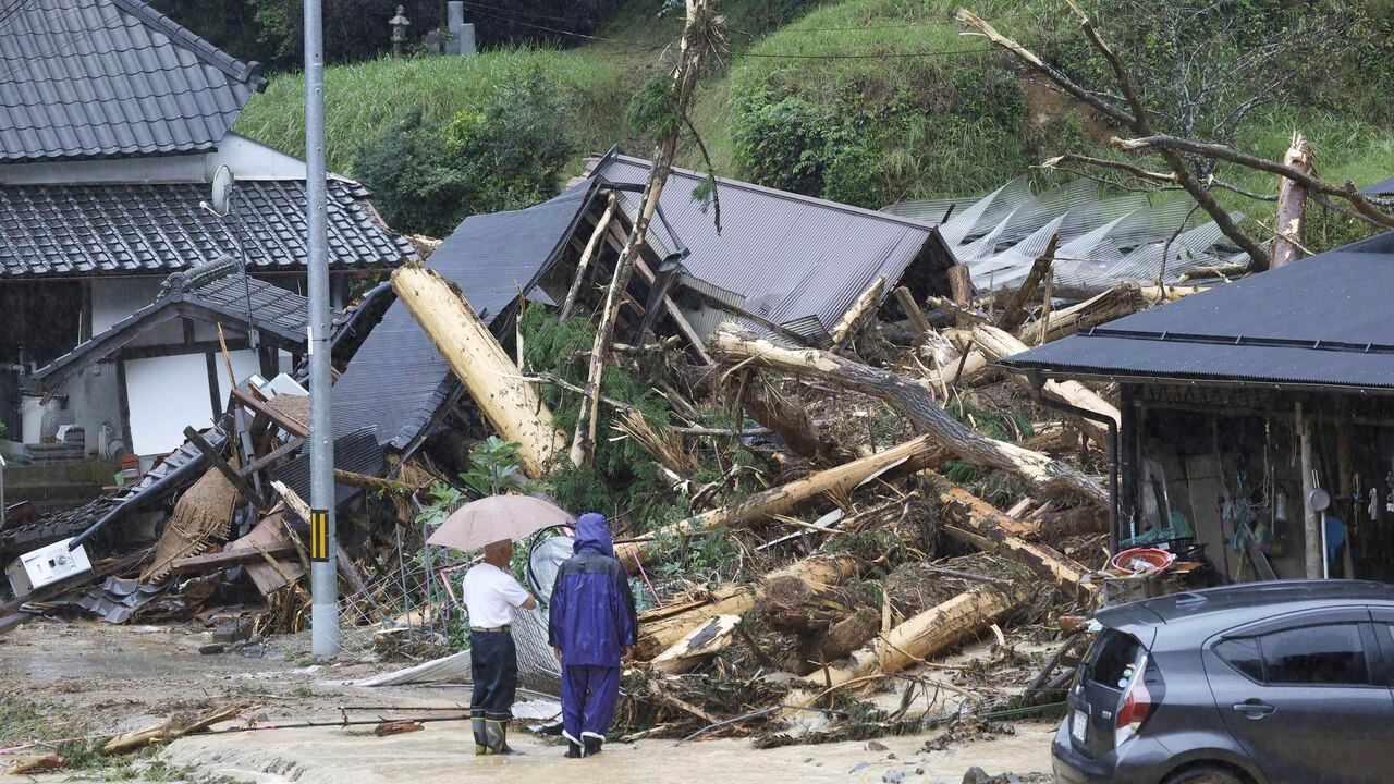 El tifón Lan bajó de categoría por la mañana y tocó tierra como tormenta tropical cerca del cabo Shionomisaki, en la prefectura central de Wakayama, según la Agencia Meteorológica de Japón.