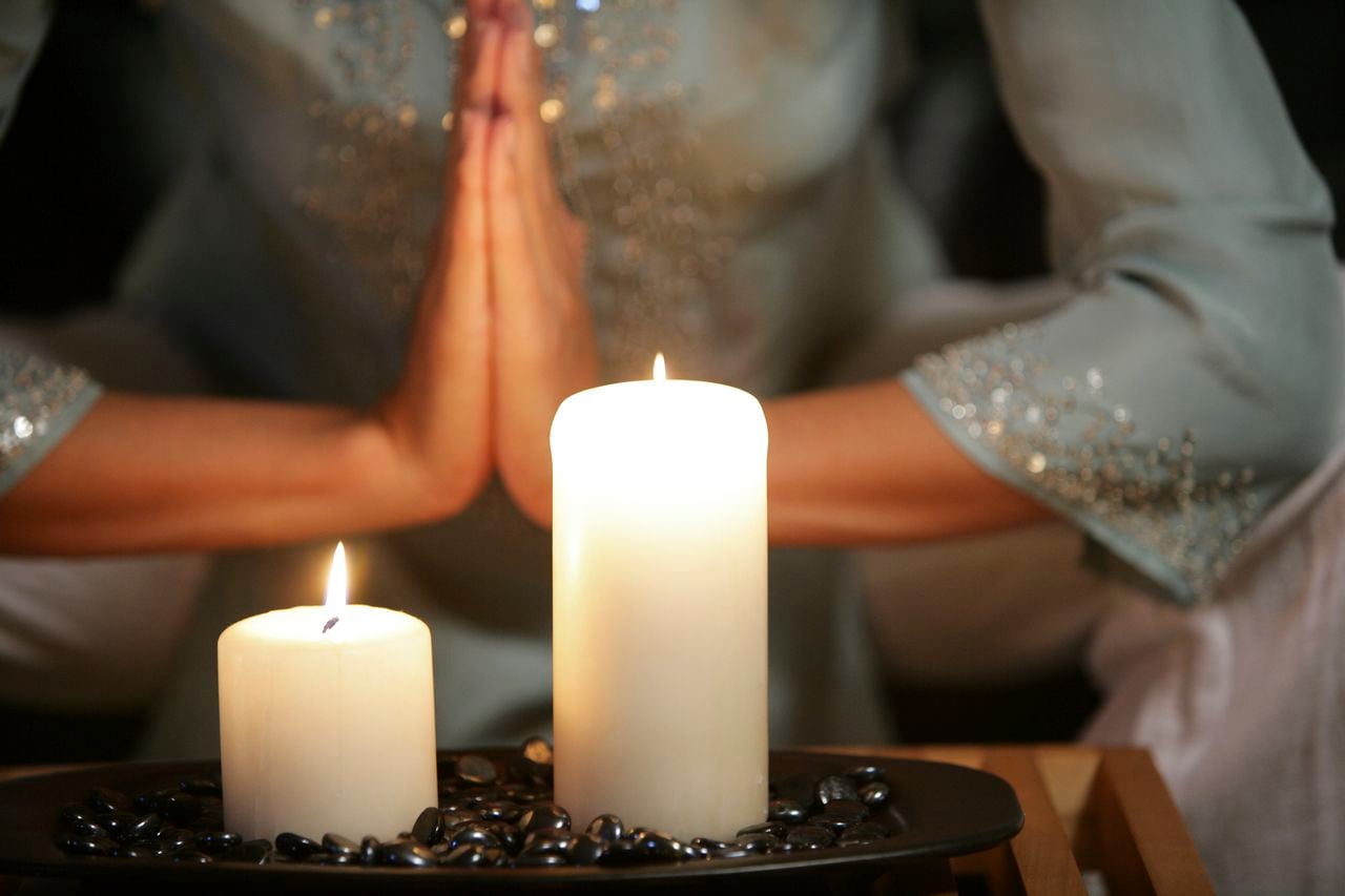 El poderoso ritual de velas blancas para atraer buena energía y
