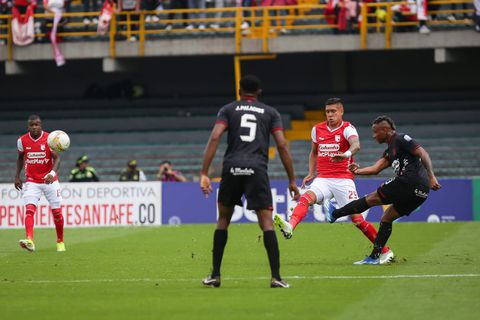 Imagen del partido entre Independiente Santa Fe y América de Cali por la fecha 18 del primer semestre de la Liga colombiana 2024.