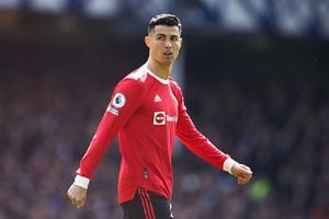 Cristiano Ronaldo se excusó por su comportamiento tras el partido contra el Everton. Además, invitó al aficionado que agredió a ver un partido en Old Trafford, en señal de "juego limpio y deportividad".