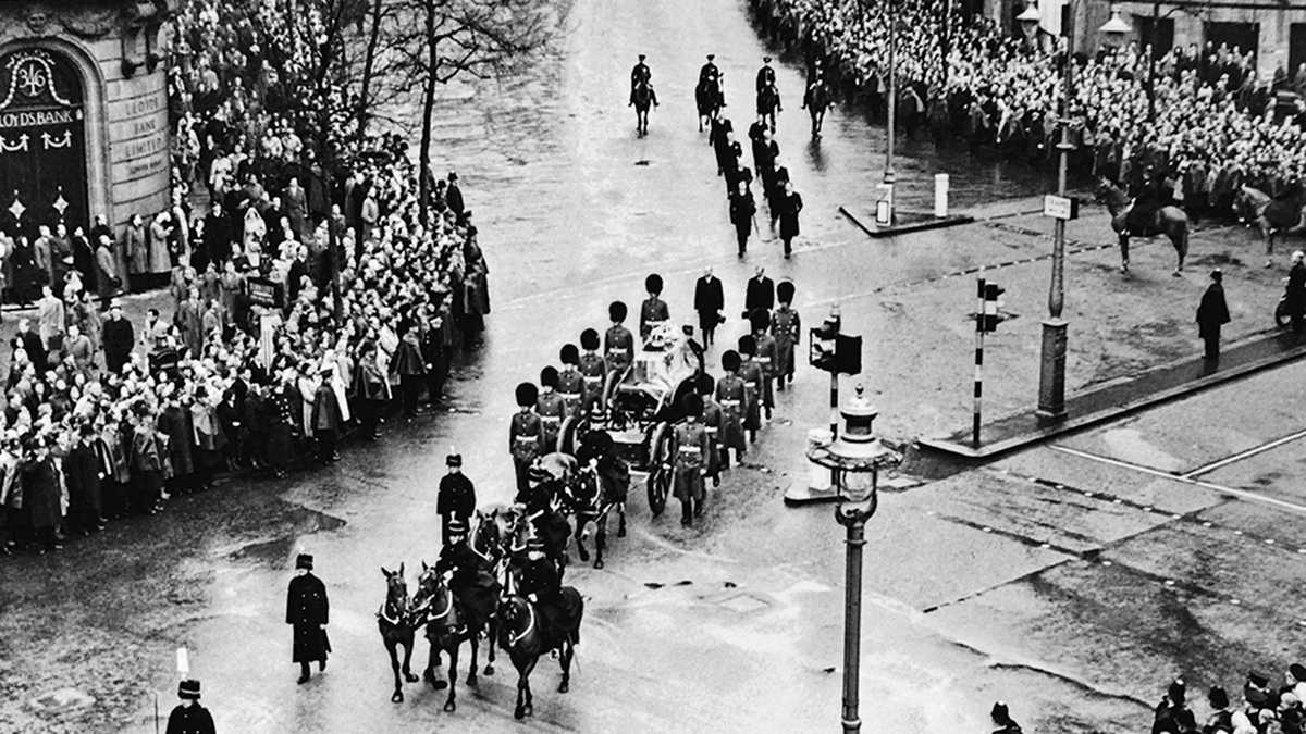 El último funeral de un rey fue el de su padre, Jorge VI. El de Isabel será así, elegante y tradicional. Nada parecido al de Diana ni al de su esposo, el principe Felipe. 