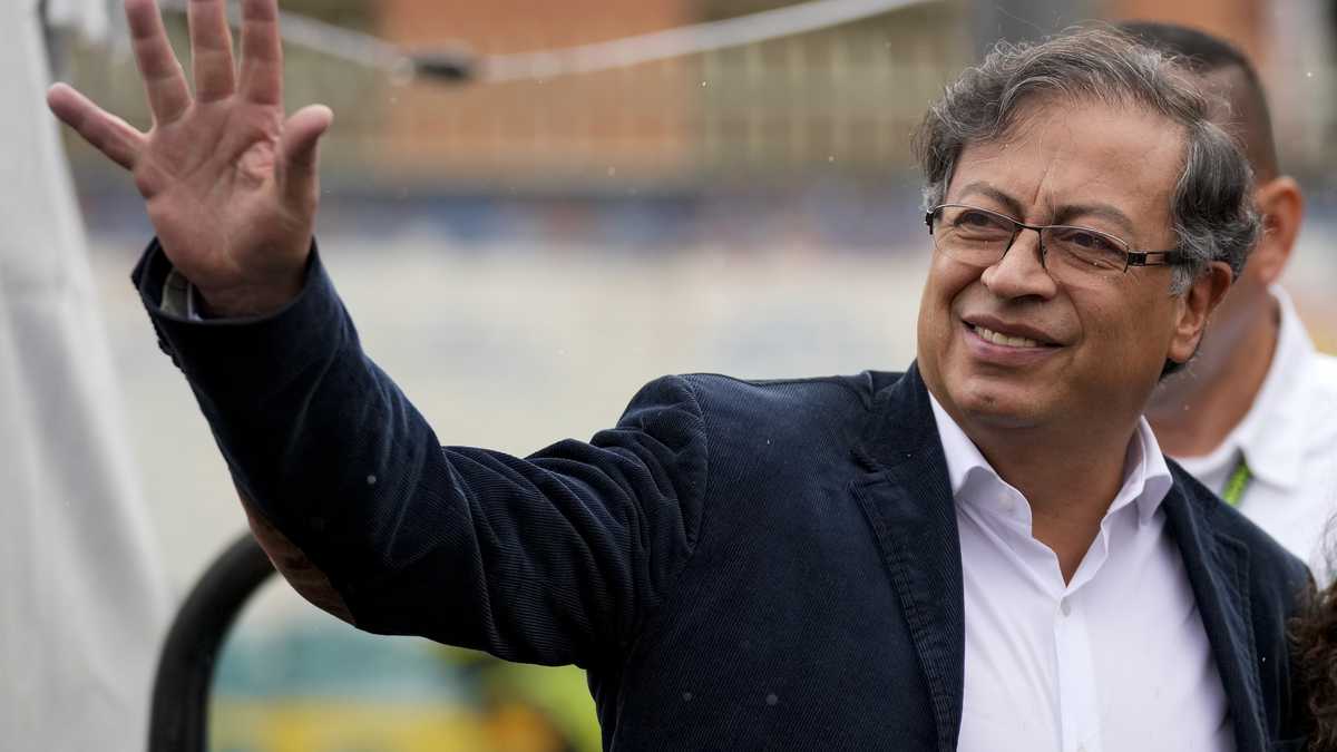 Gustavo Petro les solicitó a los alcaldes y gobernadores alistar lotes para  construir infraestructura educativa