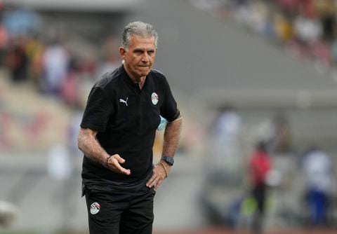 Egypt's head coach Carlos Queiroz gives instructions to his players during the African Cup of Nations 2022 round of 16 soccer match between Ivory Coast and Egypt at the Japoma Stadium in Douala, Cameroon, Wednesday, Jan. 26, 2022. (AP Photo/Themba Hadebe)
