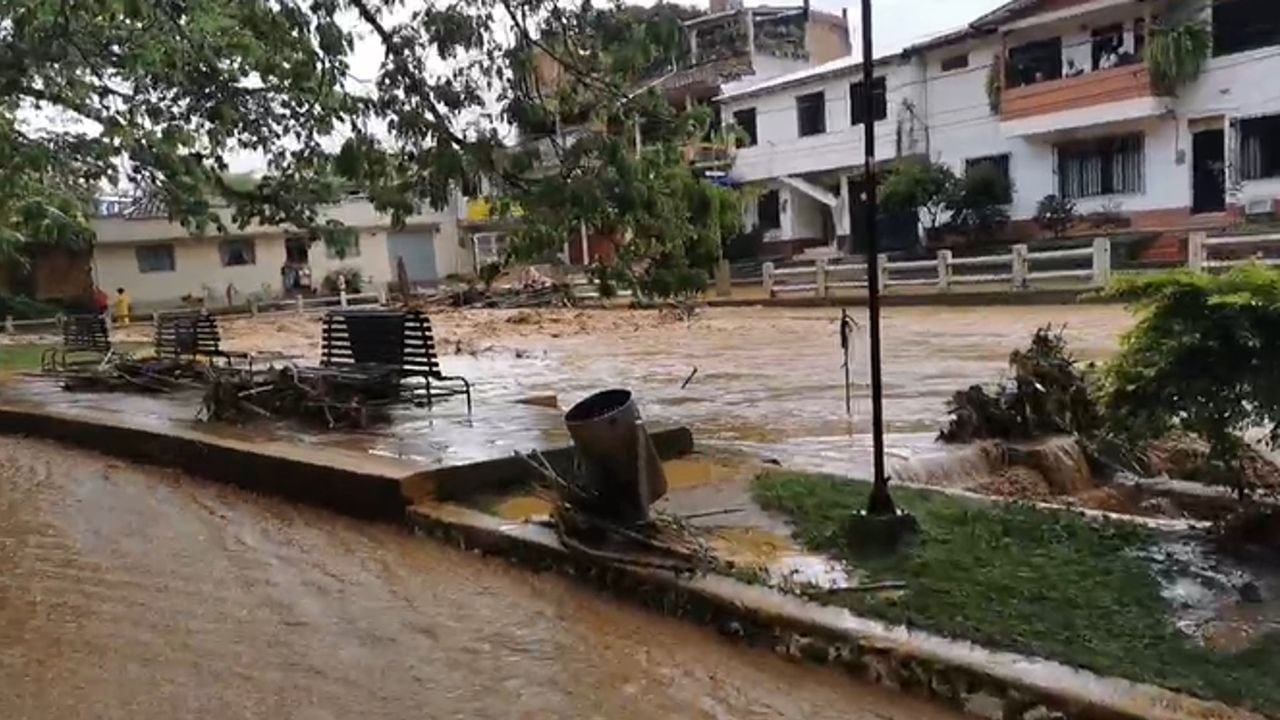 Las fuertes lluvias registradas en las últimas horas en el Cauca ocasionaron el desbordamiento de algunos ríos.