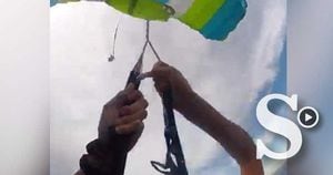 Aterradora falla de un paracaidas en el aire
