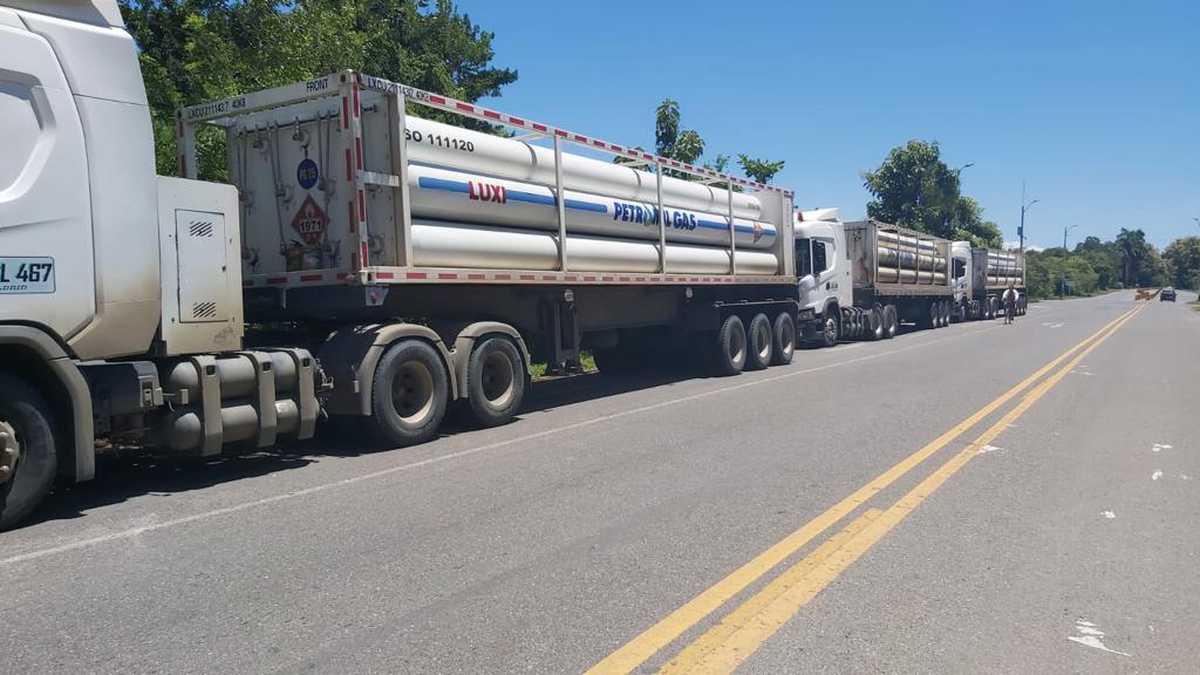 Vehículos que transportan el gas natural a Chigorodó, Apartadó y Turbo no han podido llegar a las localidades. Foto: Cortesía: EPM