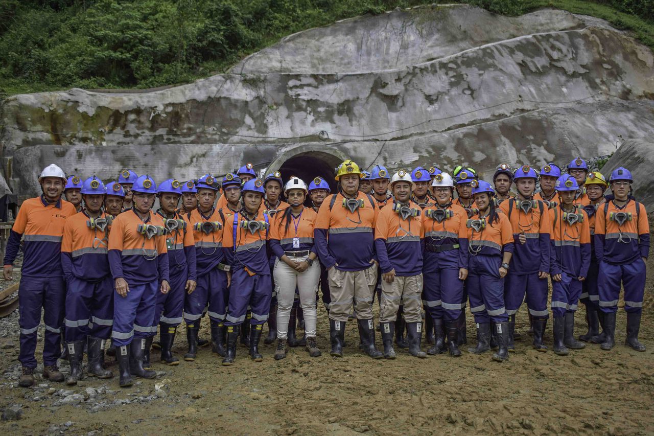 En Caldas y Antioquia mineros artesanales conviven en un mismo territorio con la industria extractiva