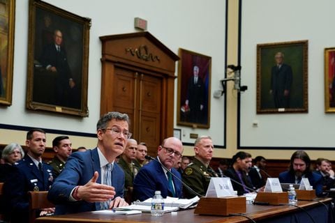 Colin Kahl, Subsecretario de Política de Defensa, testifica como Inspector General del Departamento de Defensa, durante una audiencia del Comité de Servicios Armados de la Cámara de Representantes sobre supervisión del apoyo militar estadounidense a Ucrania