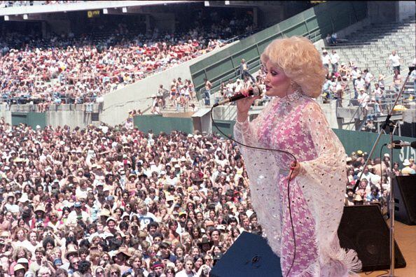 Dolly Parton, durante un concierto en el Coliseo de Oakland, el 28 de mayo de 1978.