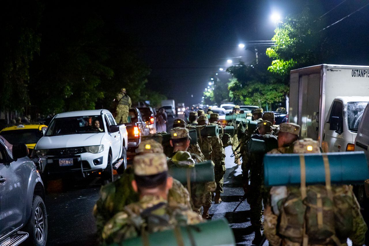 Los militares y policías realizaron un megaoperativo para capturar a pandilleros en El Salvador