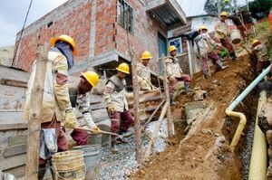 Medellín: Zonas vulnerables se benefician de programas de interconexión de gas, agua y alcantarillado