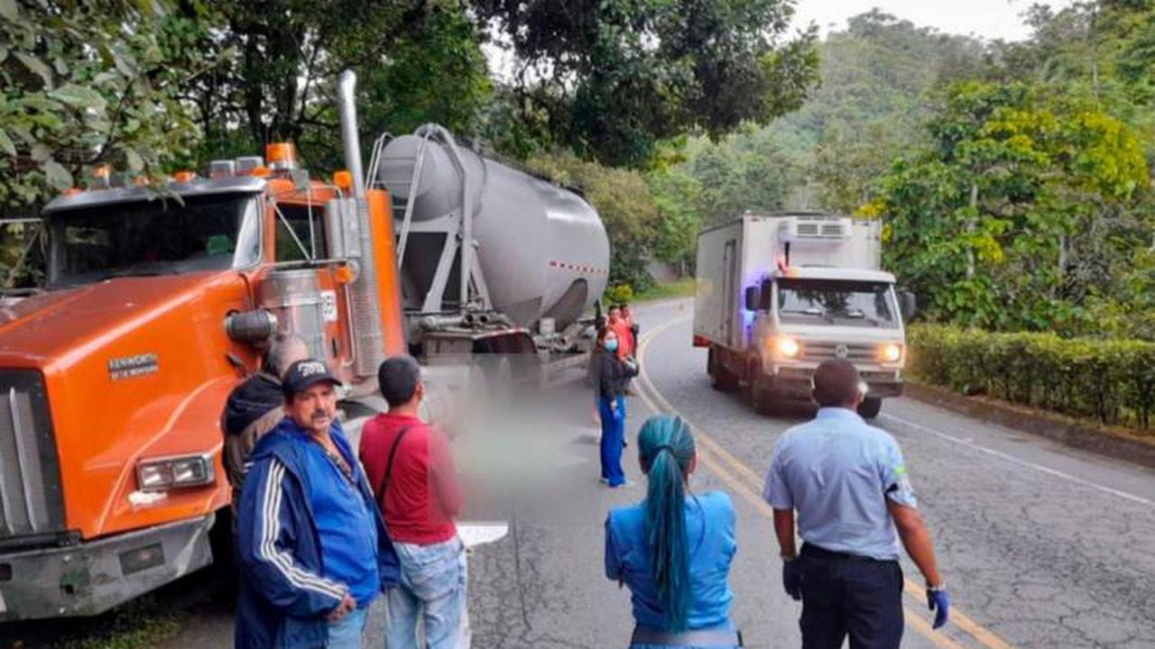 Accidente autopista Medellín - Bogotá, en jurisdicción de San Luis, dejó tres muertos.