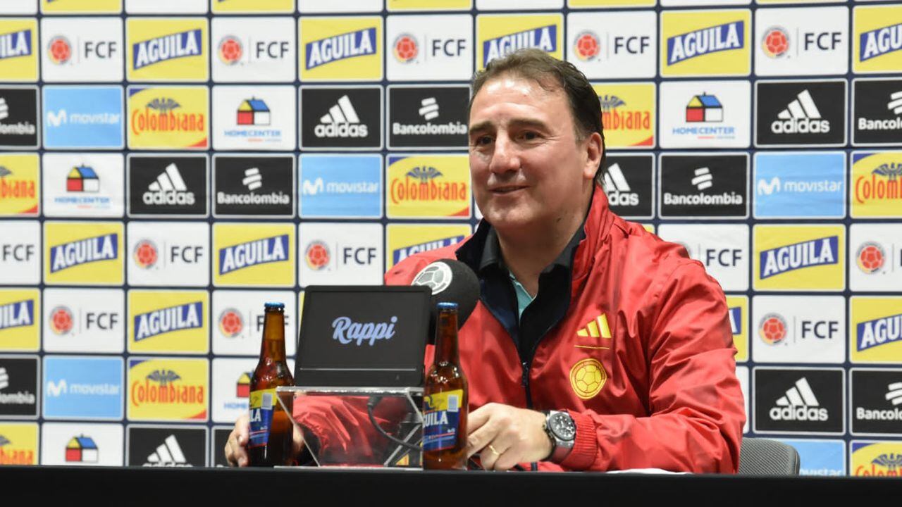 Néstor Lorenzo en conferencia de prensa.