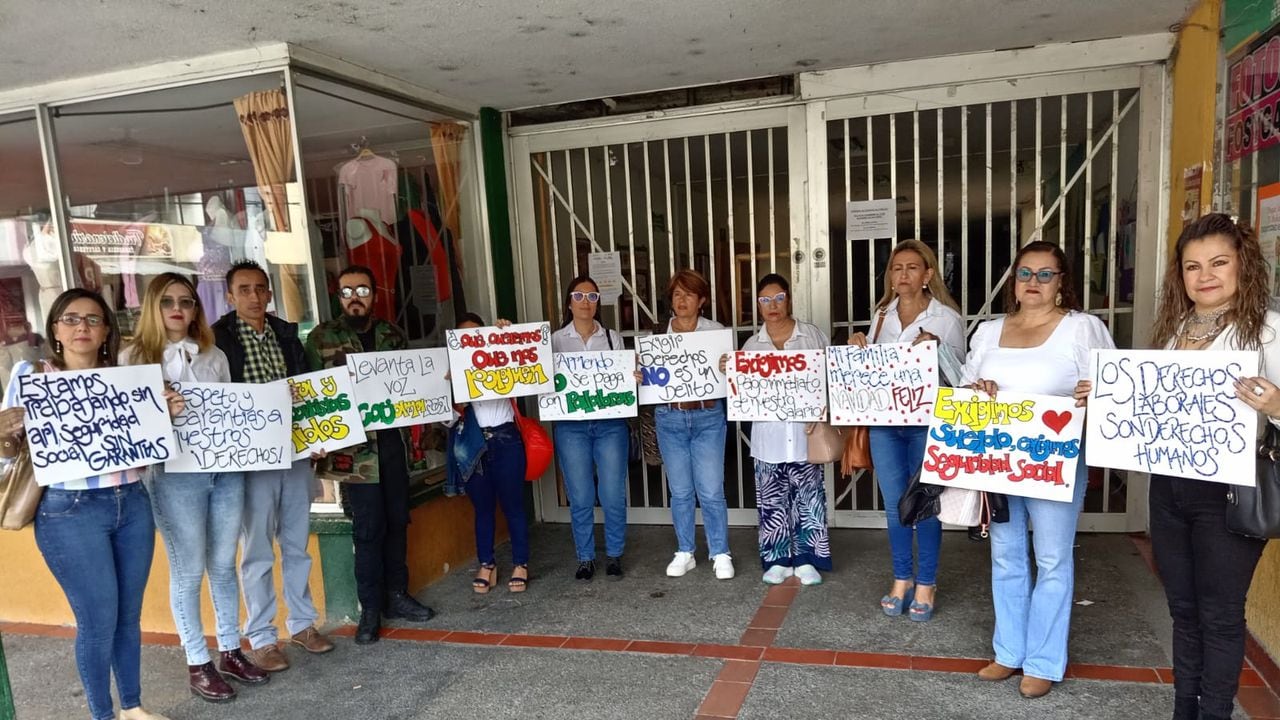 Funcionarios de la Alcaldía de Cajamarca, Tolima, han hecho varios plantones donde piden que les cumplan con los pagos.
