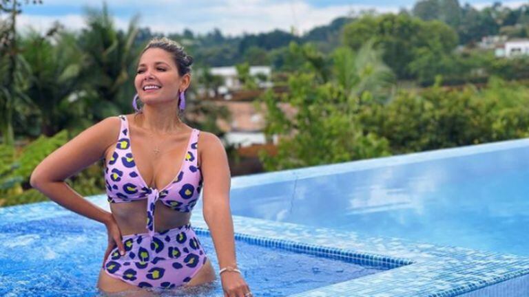 The presenter Melissa Martinez in a bathing suit