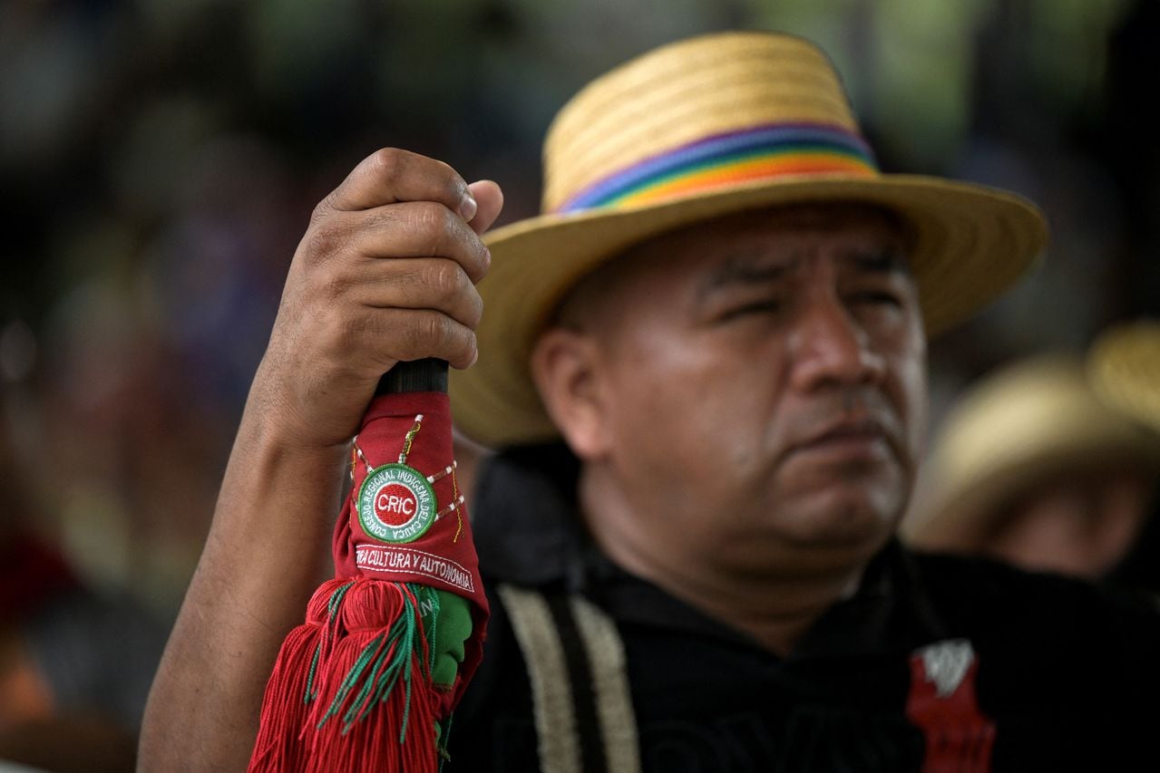 Indígenas asistieron a una reunión tras el asesinato de la líder Carmelina Yule, el 16 de marzo, presuntamente por el frente Dagoberto Ramos, del Estado Mayor Central (EMC) en Toribio, Cauca.