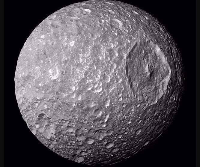 Mimas, la luna que recuerda a la Estrella de la Muerte de Star Wars