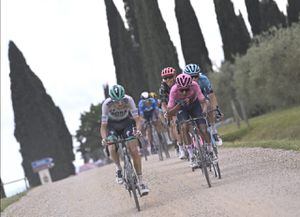 Etapa 11, sterrato, Egan Bernal, Giro de Italia 2021