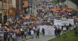 Las marchas del paro en Bogotá iniciaron desde muy temprano. Foto: Esteban Vega. 