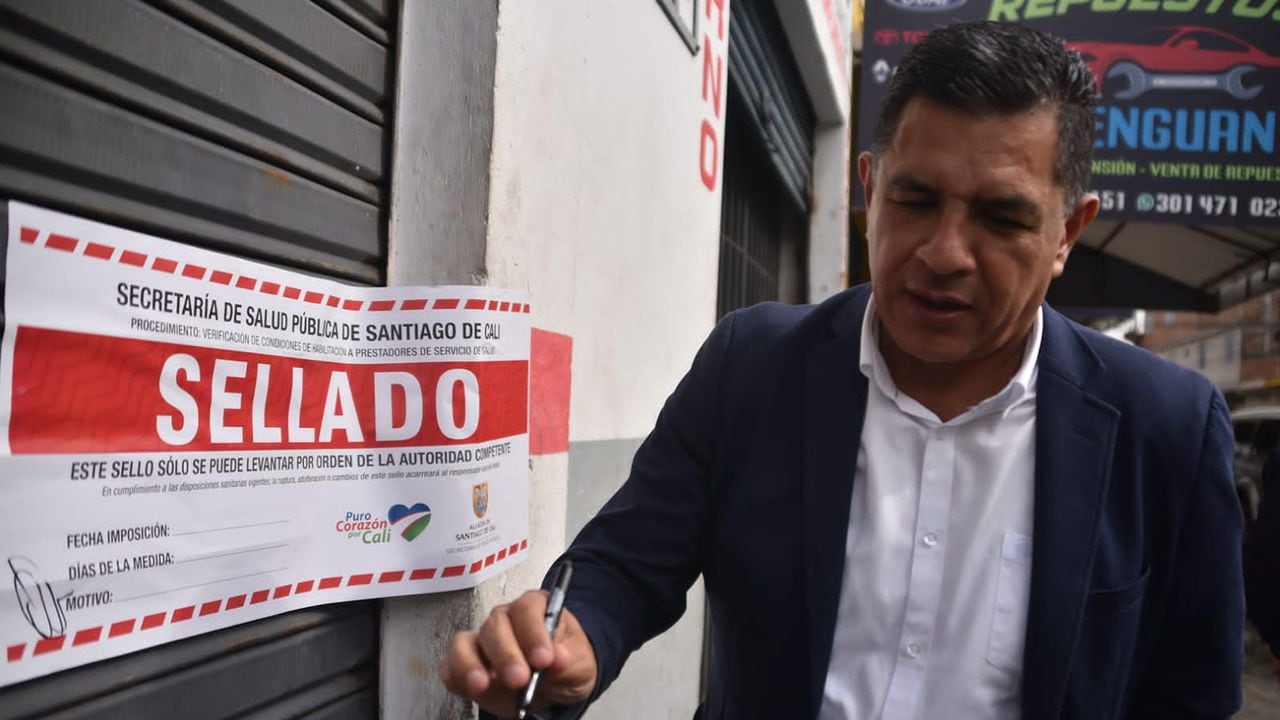 El alcalde Jorge Iván Ospina selló la oficina de la empresa de ambulancias RGA.
