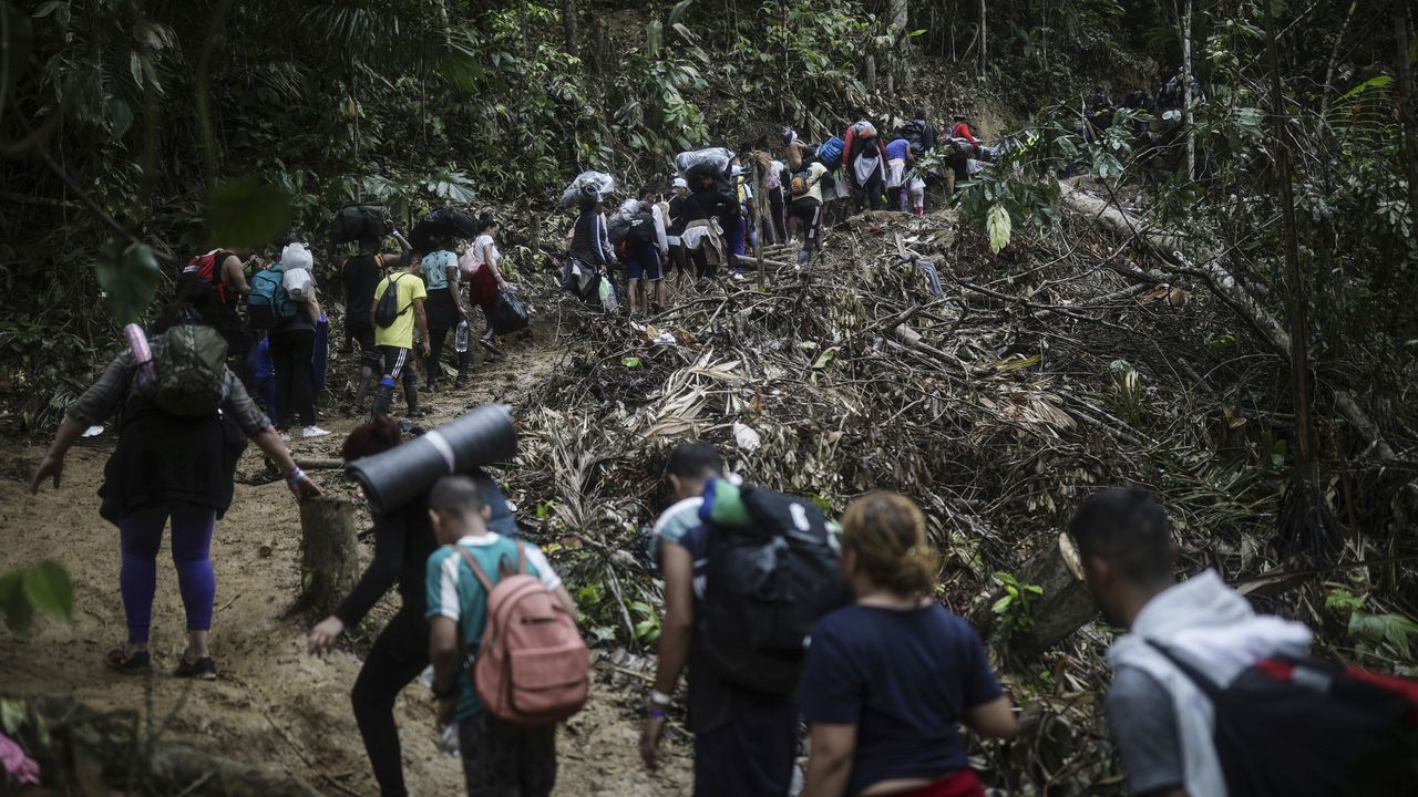 Panamá despliega 1200 policías en la frontera con Colombia para atender crísis migratoria
