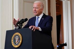 El presidente Joe Biden habla sobre el final de la guerra en Afganistán desde el comedor estatal de la Casa Blanca, martes, 31 de agosto de 2021, en Washington. (AP Foto / Evan Vucci)