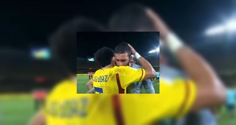 Luis Díaz y Alisson Becker al final del Colombia vs Brasil, en Barranquilla