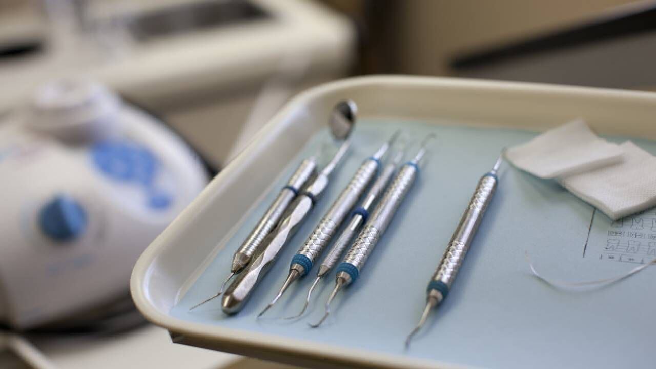 Según un dictamen posterior, a niño solo debían extraerle dos piezas dentales.