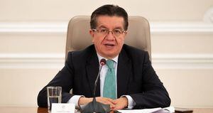 El ministro de Salud, Fernando Ruiz, dijo que los planes de vacunación cubren inicialmente a trabajadores de la salud, mayores de 60 años y población con comorbilidades.