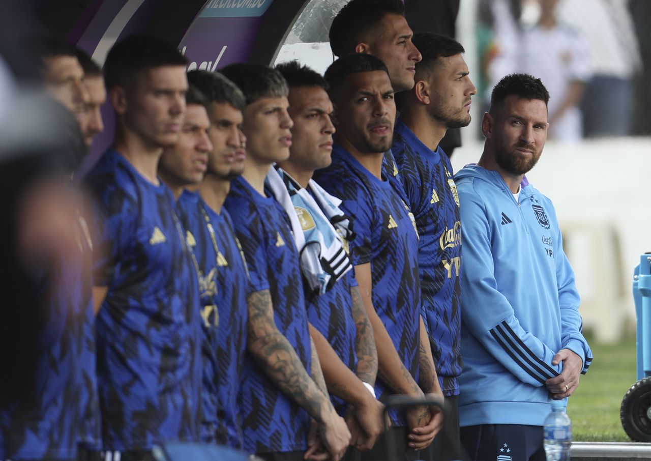 Argentina's Lionel Messi, right, stands with teammates prior a qualifying soccer match for the FIFA World Cup 2026 against Bolivia at the Hernando Siles stadium in La Paz, Bolivia, Tuesday, Sept. 12, 2023. (AP Photo/Gaston Brito)